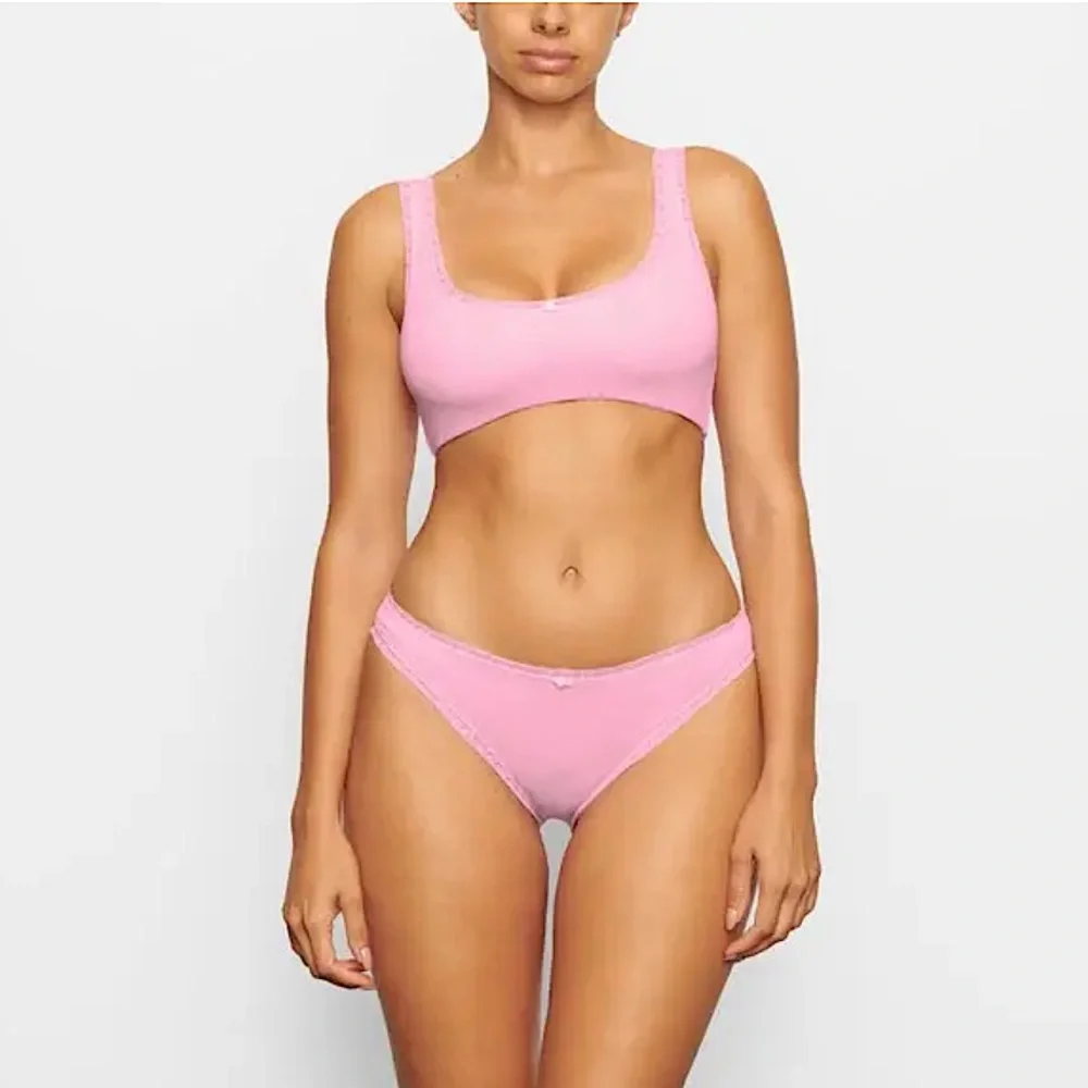 🌸RARE SKIMS LACE POINTELLE SCOOP NECK BRALETTE IN BUBBLEGUM 2X - Picture 3 of 6